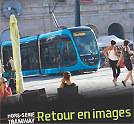 Tram en circulation place de la Révolution à Besançon